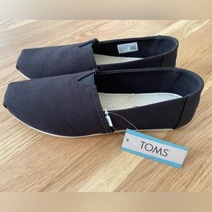 Tom’s Classic Black Canvas Slip On Shoes, size 9.5